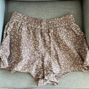A New Day pull on shorts size medium - modern dotted leopard print